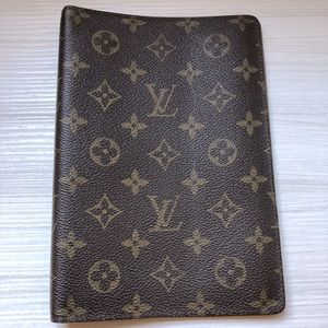 PRICE DROP!! Rare, EUC Louis Vuitton vintage small portfolio! Must have!
